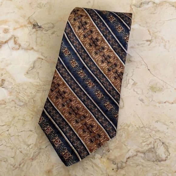 Christian Dior?100% Silk Tie - Picture 5 of 9